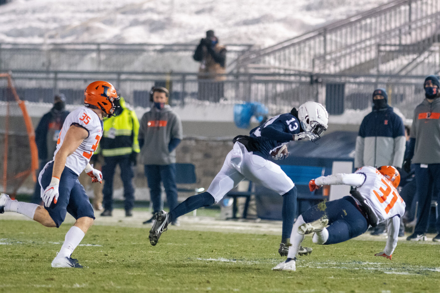 Penn State football vs. Illinois, KeAndre Lambert-Smith (13) catches ball